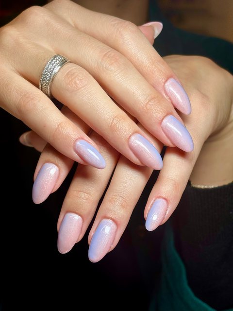 Manucure lilas, réalisation de Bel Ongle Institut