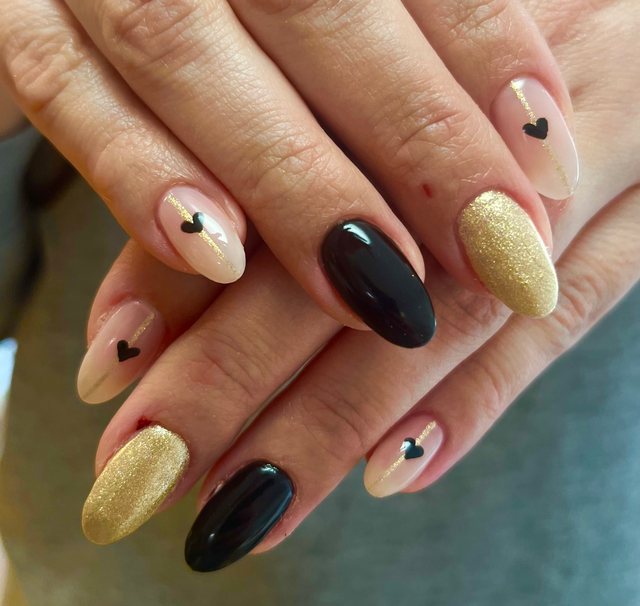 Manucure noire, réalisation de Bel Ongle Institut