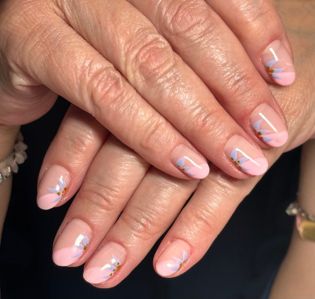 Manucure nude, réalisation de Bel Ongle Institut
