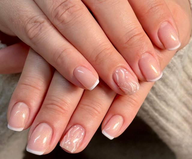 Manucure nude, réalisation de Bel Ongle Institut