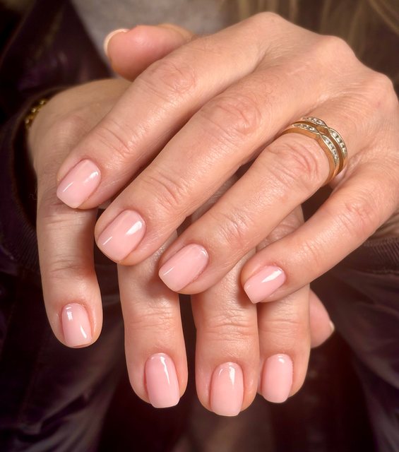 Manucure nude, réalisation de Bel Ongle Institut