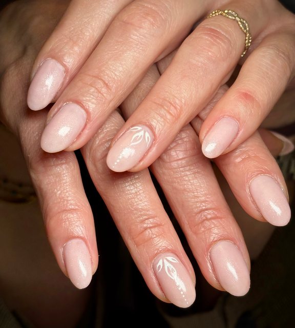 Manucure nude, réalisation de Bel Ongle Institut