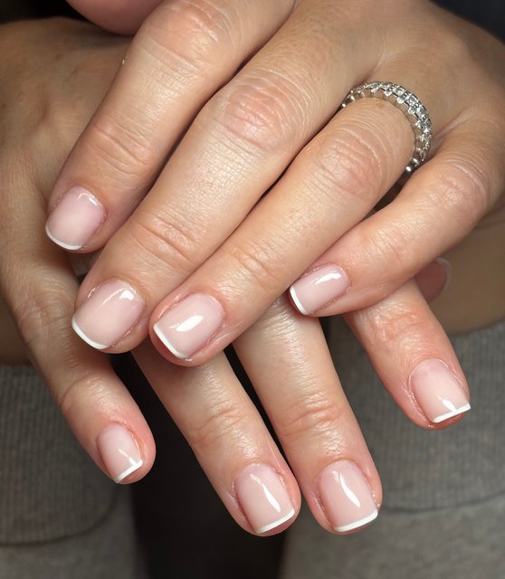 Manucure nude, réalisation de Bel Ongle Institut