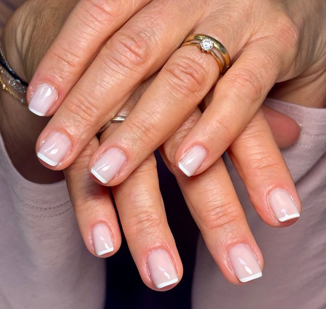 Manucure nude, réalisation de Bel Ongle Institut