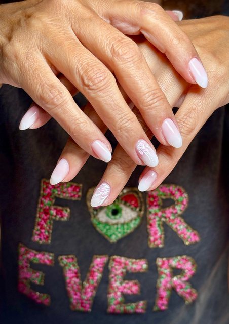 Manucure nude, réalisation de Bel Ongle Institut