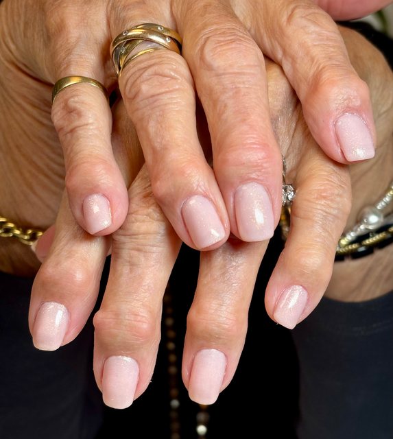 Manucure nude, réalisation de Bel Ongle Institut