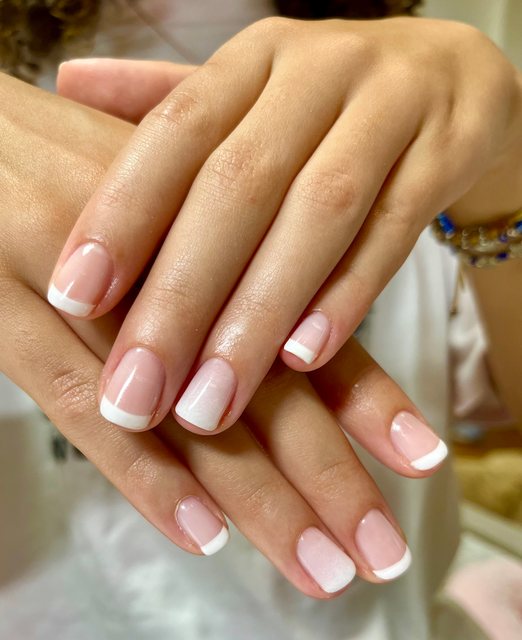 Manucure nude, réalisation de Bel Ongle Institut