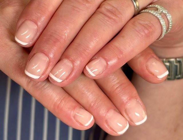 Manucure nude, réalisation de Bel Ongle Institut