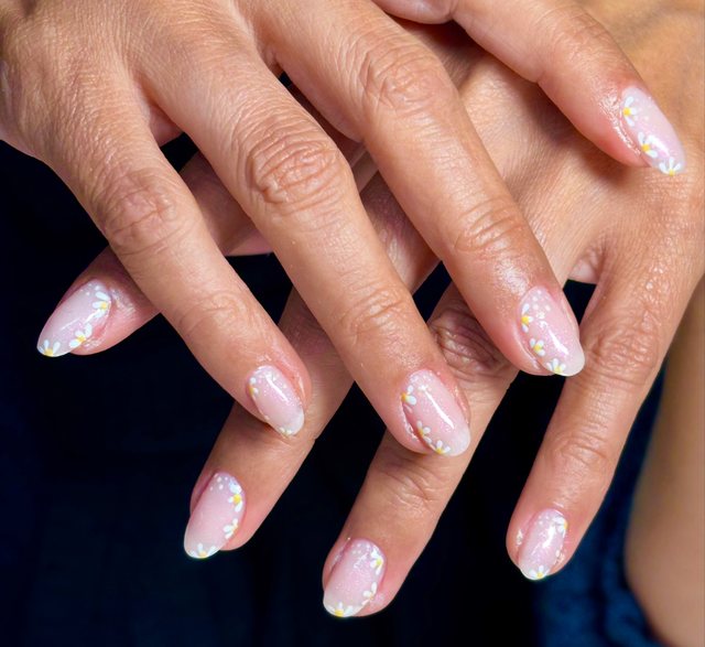 Manucure nude, réalisation de Bel Ongle Institut