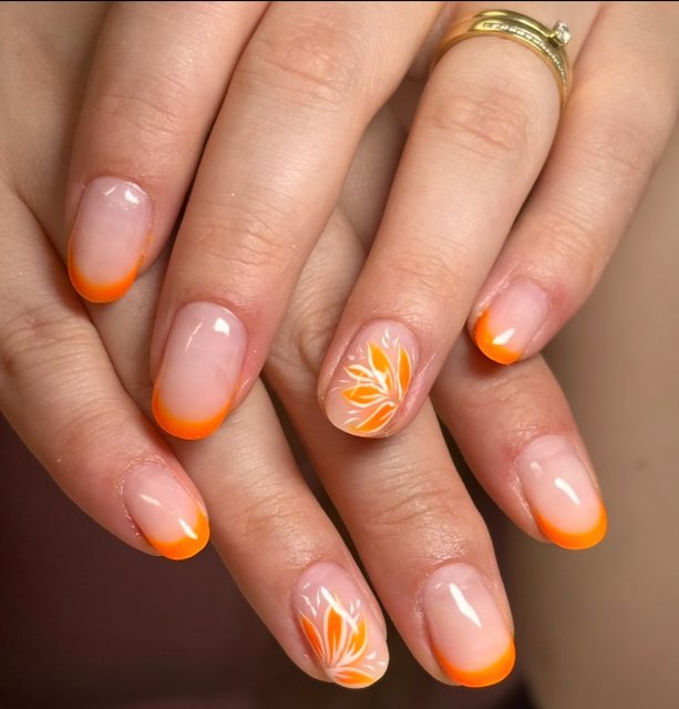 Manucure orange, réalisation de Bel Ongle Institut