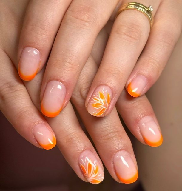 Manucure orange, réalisation de Bel Ongle Institut