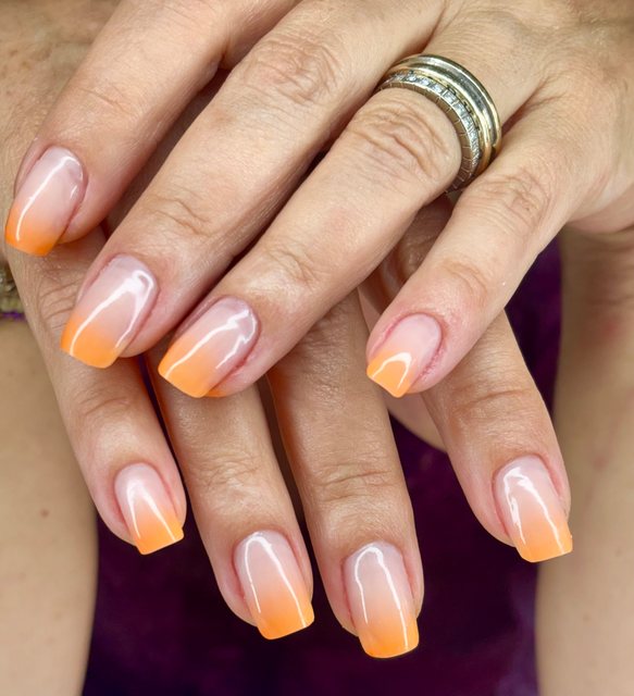 Manucure pêche, réalisation de Bel Ongle Institut