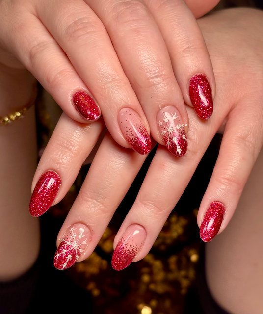 Manucure rouge, réalisation de Bel Ongle Institut