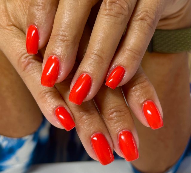 Manucure rouge, réalisation de Bel Ongle Institut