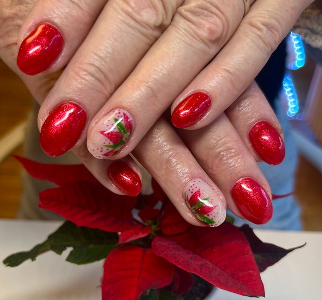 Manucure rouge, réalisation de Bel Ongle Institut