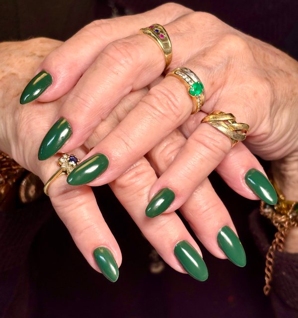 Manucure verte, réalisation de Bel Ongle Institut