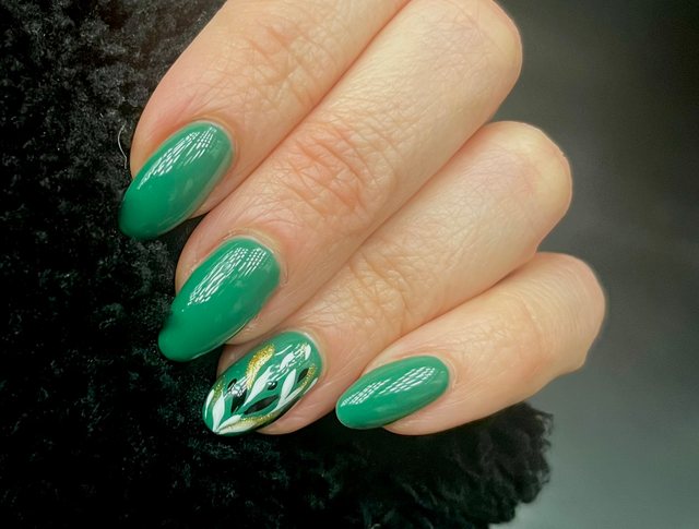 Manucure verte, réalisation de Bel Ongle Institut