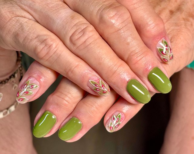 Manucure verte, réalisation de Bel Ongle Institut