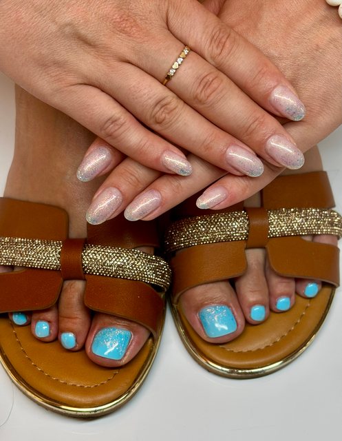Pédicure bleue, réalisation de Bel Ongle Institut