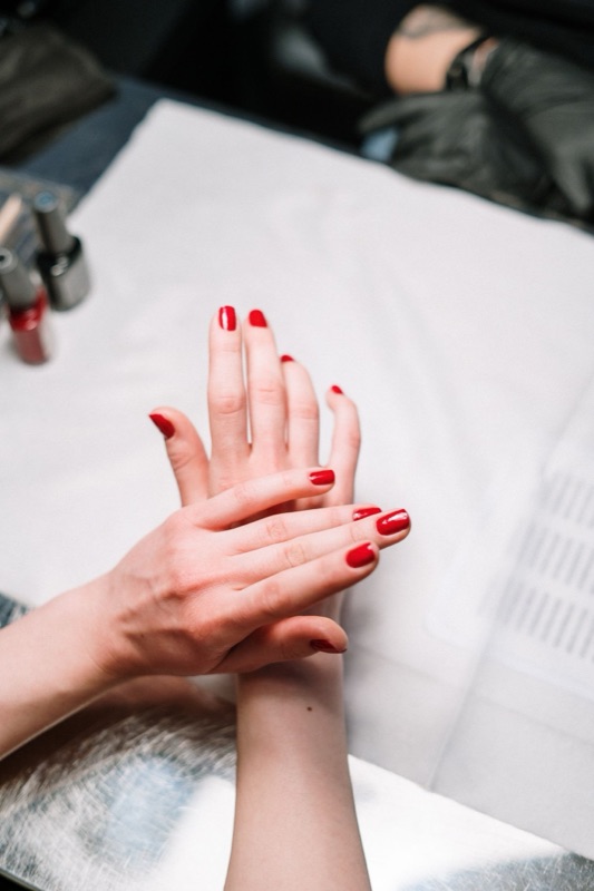 Manucure rouge classique