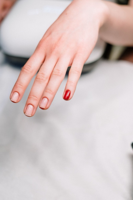 Touche de rouge minimaliste